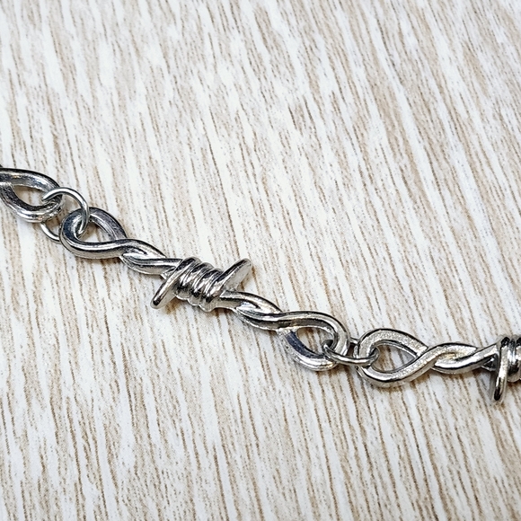 Silver Faux Barbed Wire Necklace - Picture 2 of 2